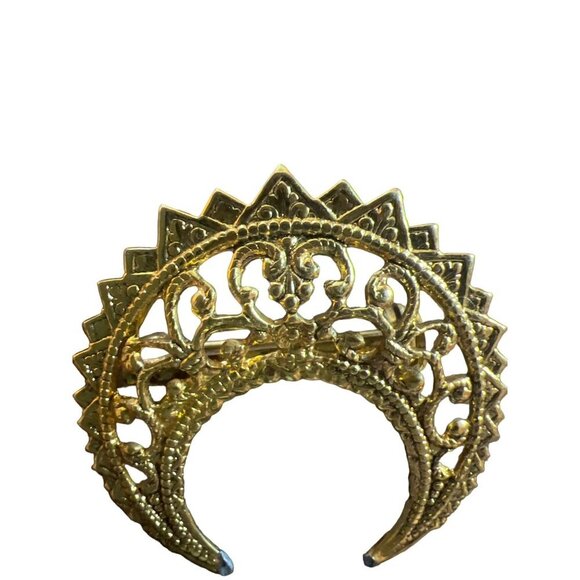 Crescent Moon Shaped Filagree Gold Tone Small Brooch Vintage Elegant - Picture 2 of 9